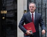 Peter Kyle met with tech company bosses this week to discuss a drive to train 7.5 million UK workers in AI by 2030.