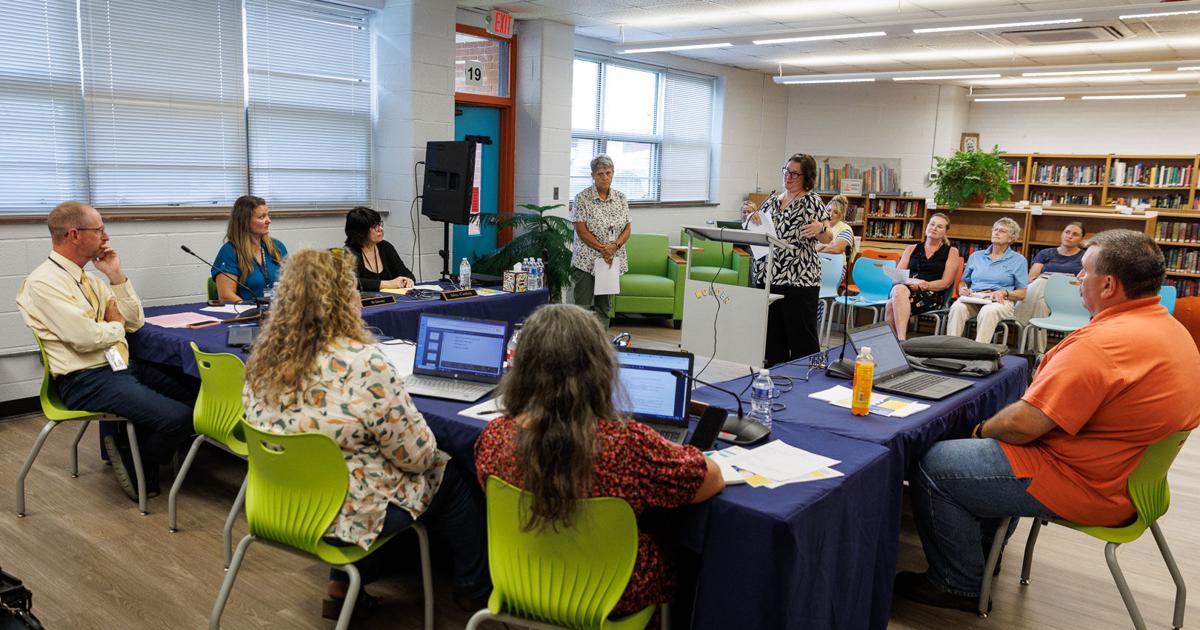 RCPS Bans Phones, Embraces AI for Student Learning 1