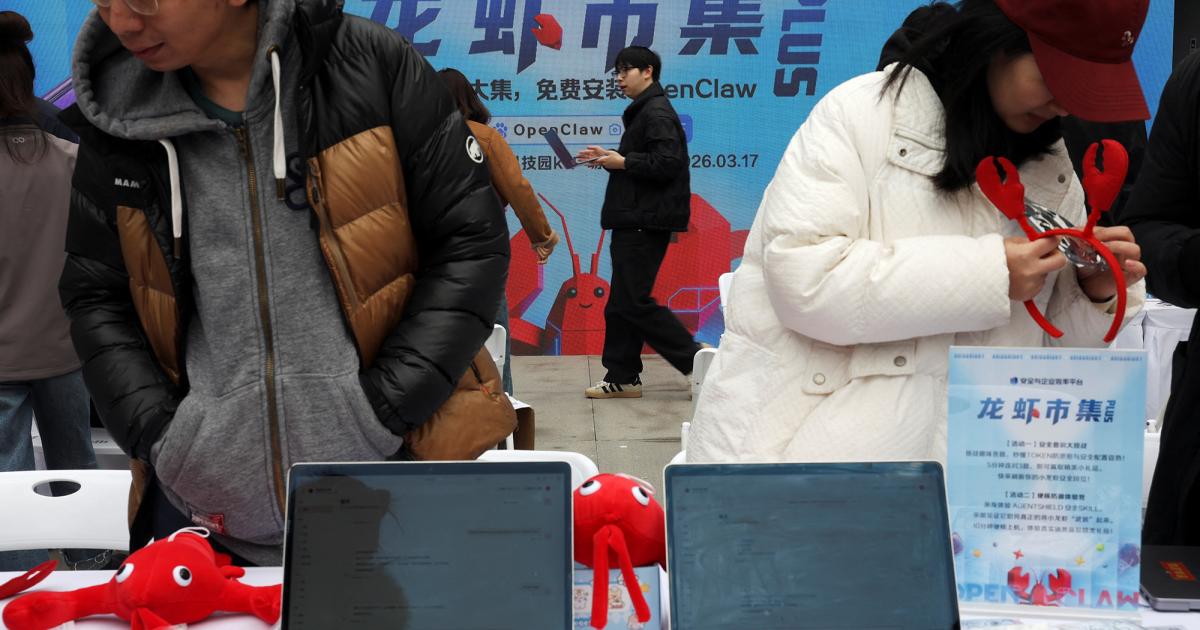 China’s AI Distillation Tactics: U.S. Response and Risks 11 AI distillation threats - China’s AI Distillation Tactics: U.S. Response and Risks